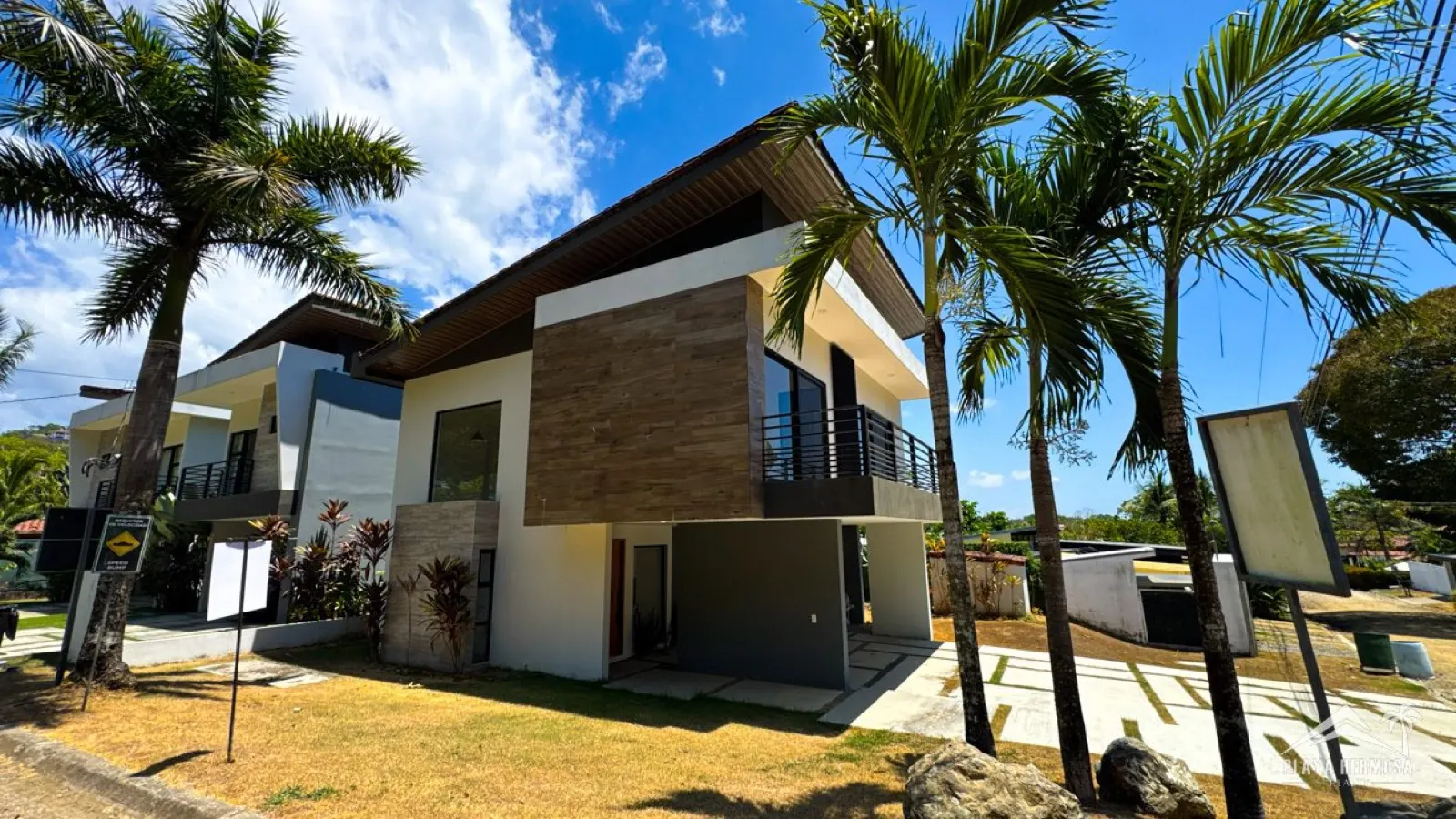 Brand new modern house – Opera Salvaje