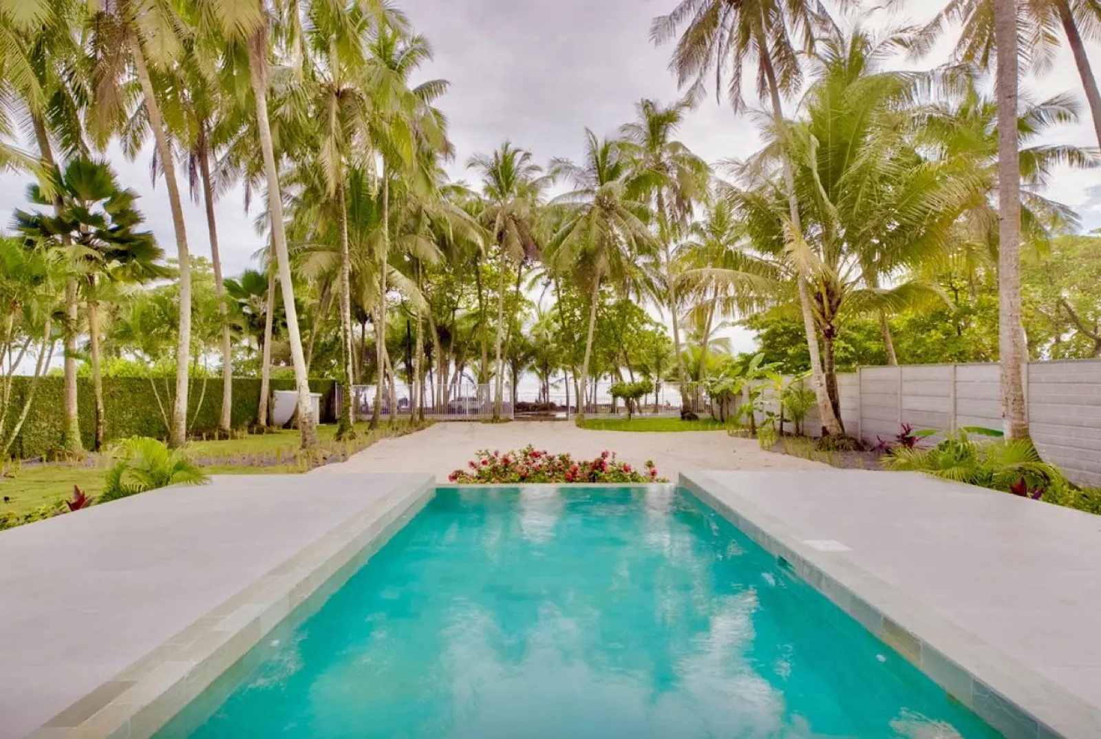 Casa Cinco Palmas:Oceanfront Paradise in Playa Bejuco