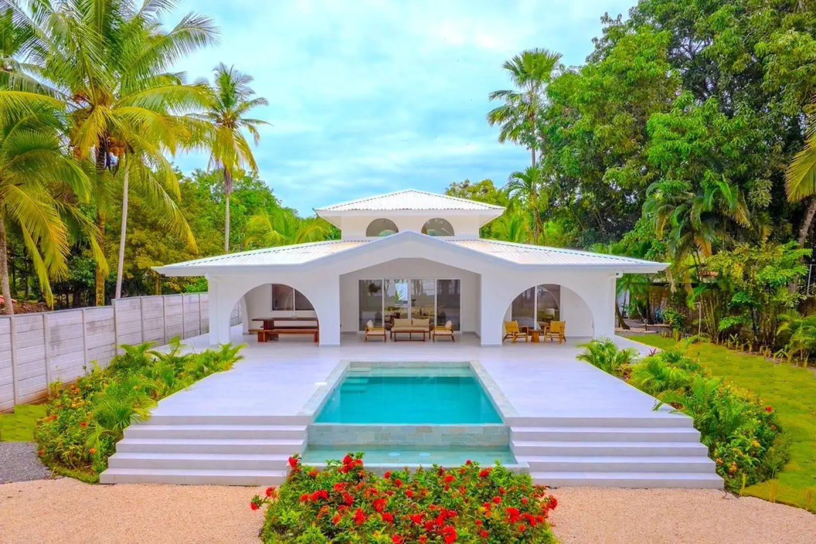 Casa Cinco Palmas:Oceanfront Paradise in Playa Bejuco
