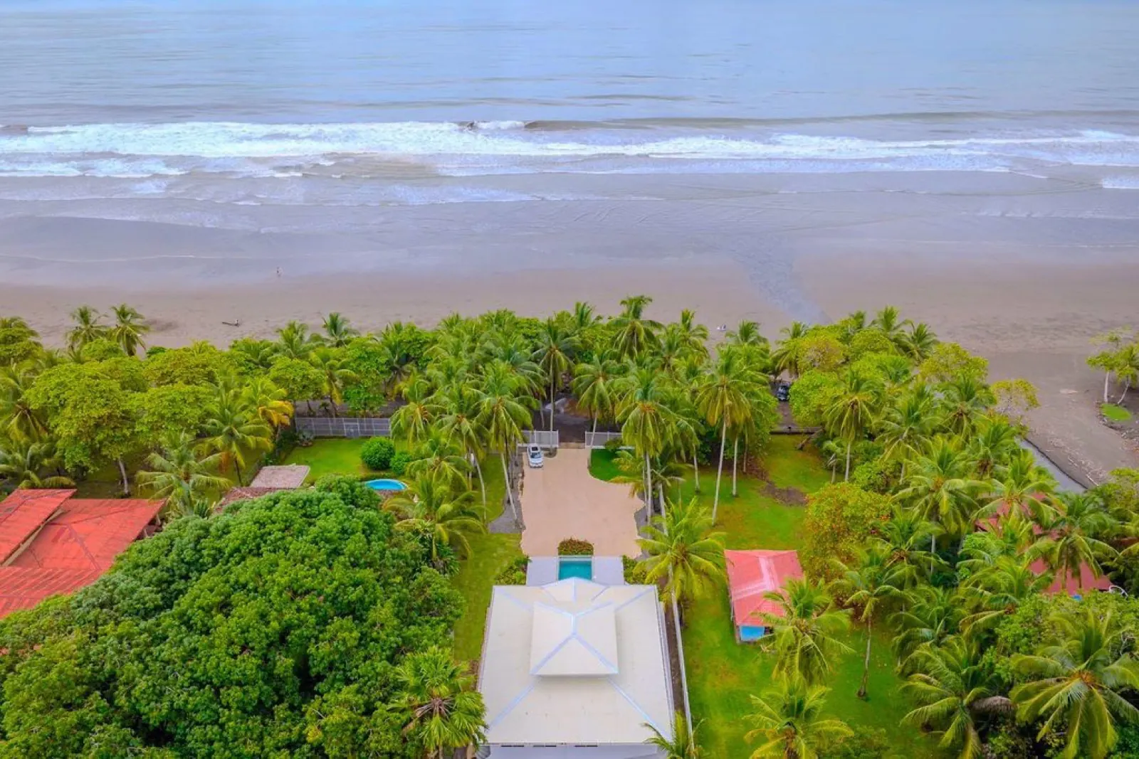 Casa Cinco Palmas:Oceanfront Paradise in Playa Bejuco