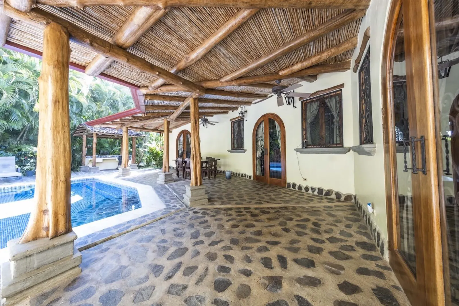 Casa Oasis Retreat Playa Hermosa-Opera Salvaje