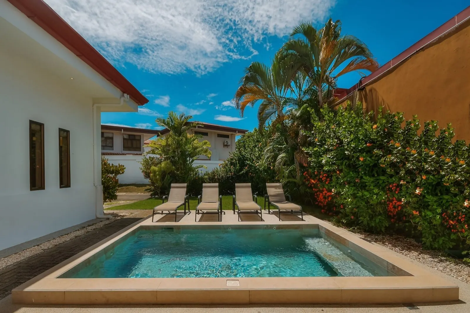 HERMOSA PALMS-Steps to the beach-Private Pool