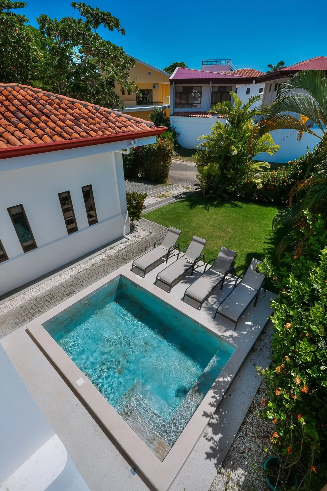 HERMOSA PALMS-Steps to the beach-Private Pool