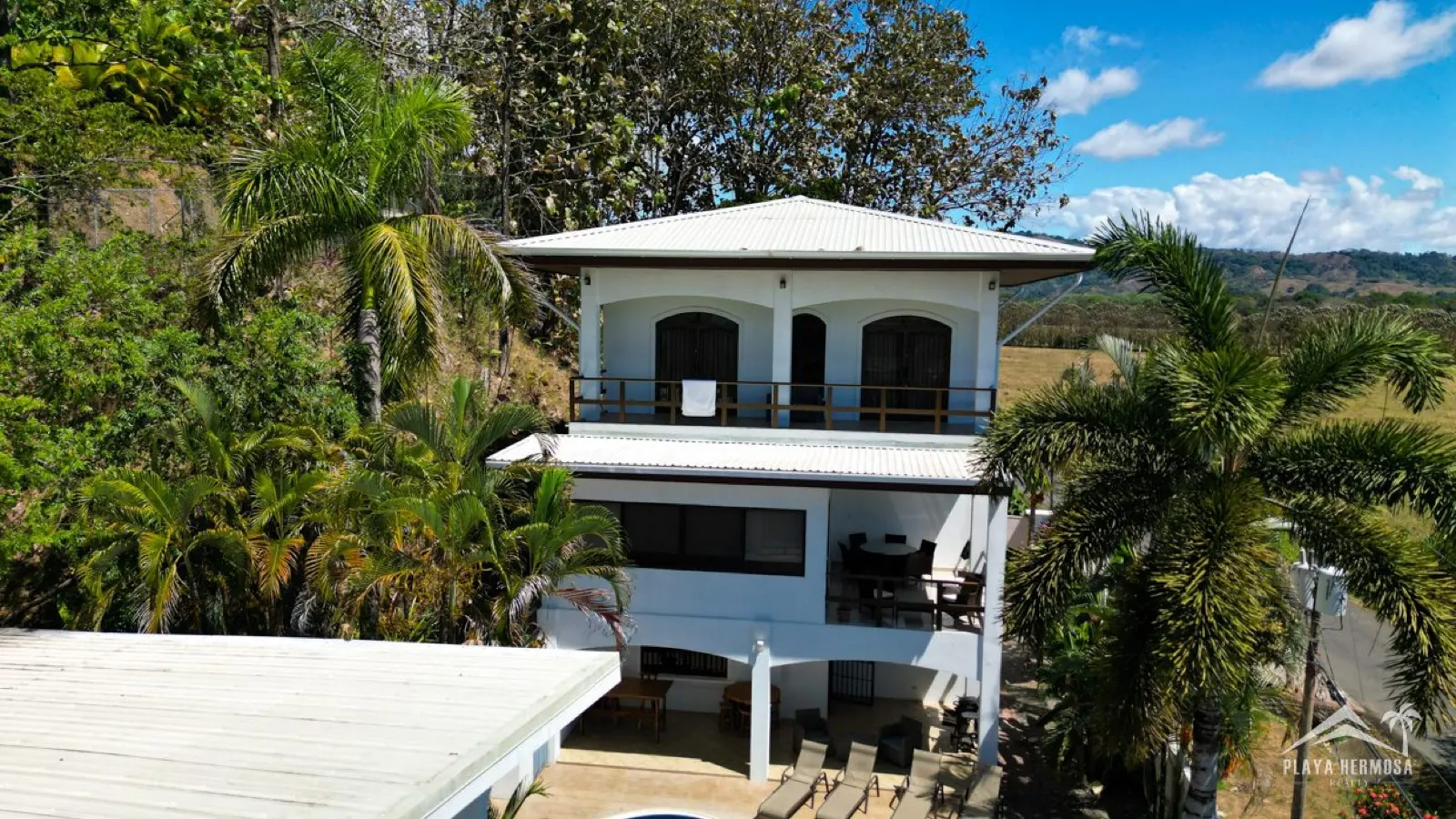 SURFSIDE VILLA FOR SALE – Freshly renovated 2026