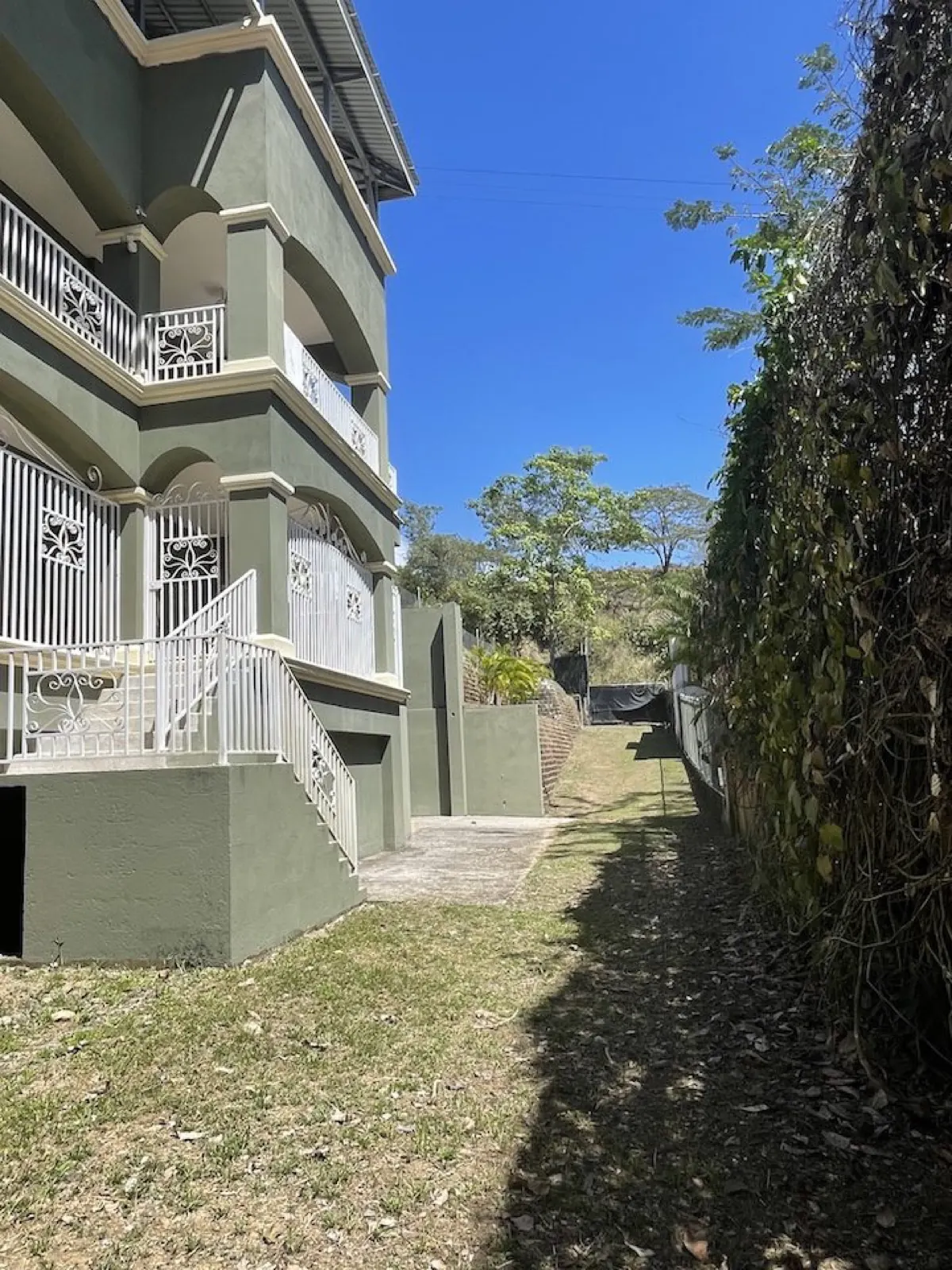 Tropical Duplex with Pool and Development Potential in Playa Hermosa
